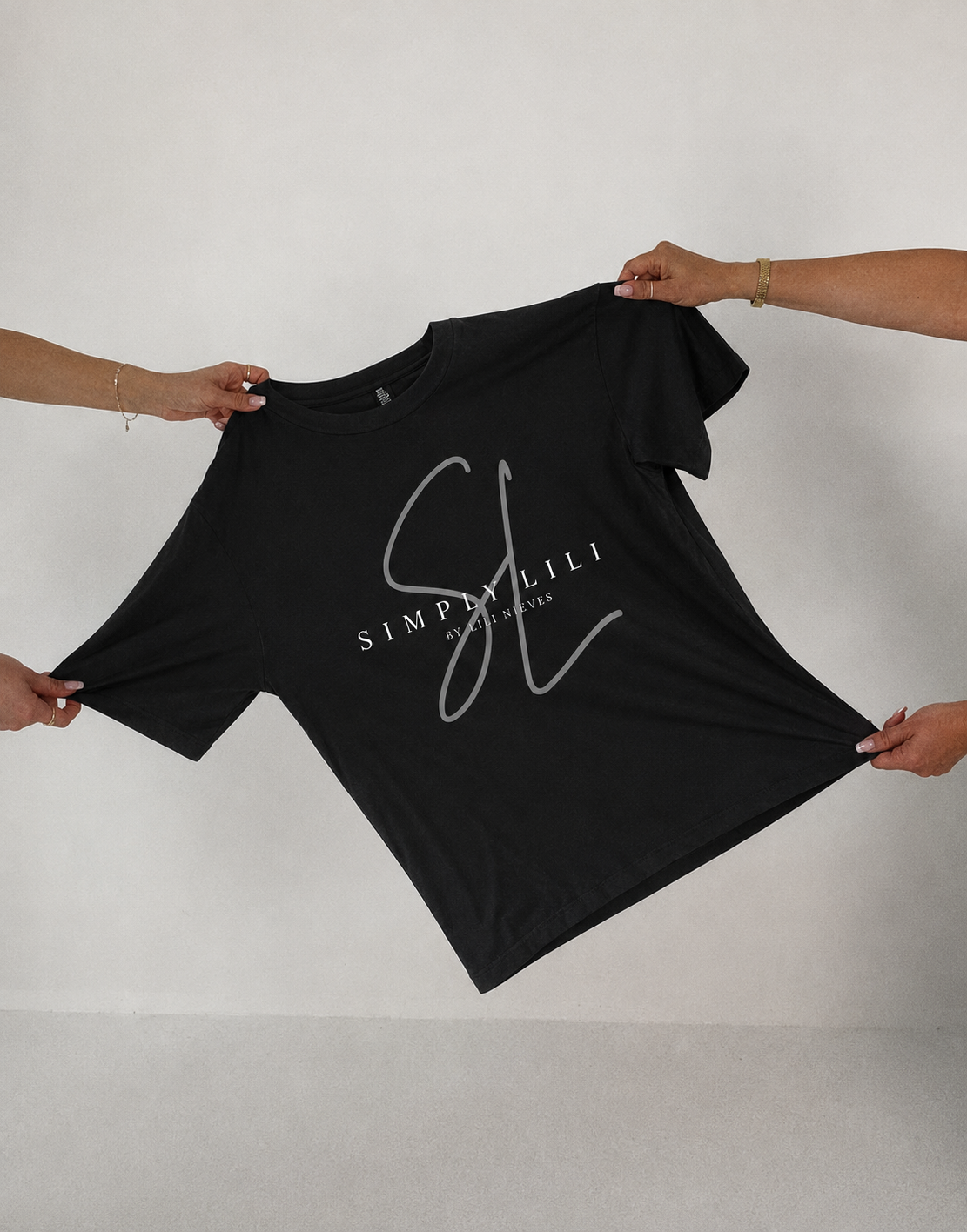 SIMPLY LILI SIGNATURE T-SHIRT - ONYX
